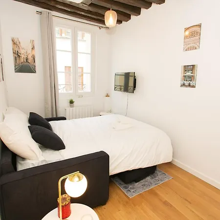 Ile Saint-louis & Pont De La Tournelle - Cityapartmentstay