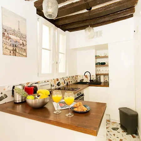 Ile Saint-louis & Pont De La Tournelle - Cityapartmentstay