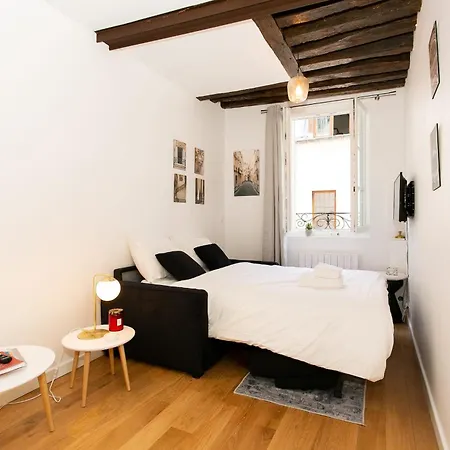 Ile Saint-louis & Pont De La Tournelle - Cityapartmentstay Apartment Paris